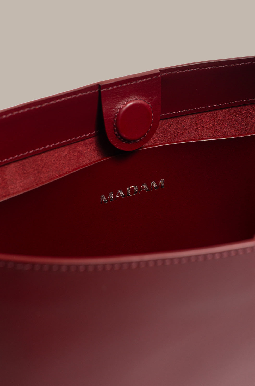 Madam Eloa Escarlata